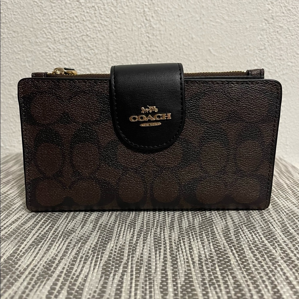 Coach color block tech wallet